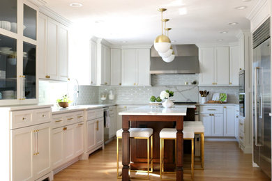 Example of a minimalist kitchen design in Milwaukee