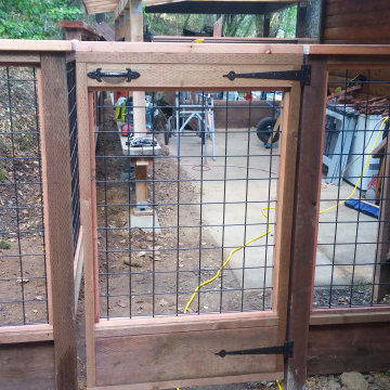 Hog wire fencing