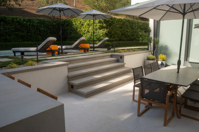 Patio - modern patio idea in Los Angeles