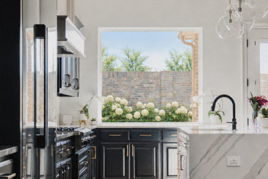 Kitchen photo in Dallas