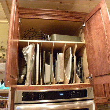 Large tray dividers above double ovens