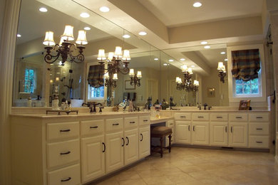 Bathroom - traditional bathroom idea in Little Rock