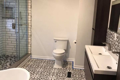 Bathroom - bathroom idea in Chicago