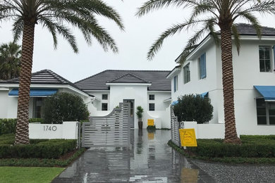 Inspiration for a transitional exterior home remodel in Orlando