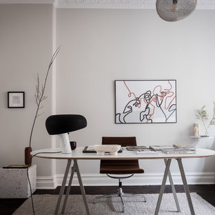 Inredning av ett minimalistiskt arbetsrum