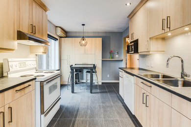 Inspiration for a contemporary kitchen remodel in Montreal