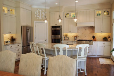 Kitchen - transitional kitchen idea in Grand Rapids