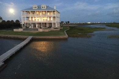 Coastal exterior home idea in Houston