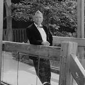 AL Vautour's photo