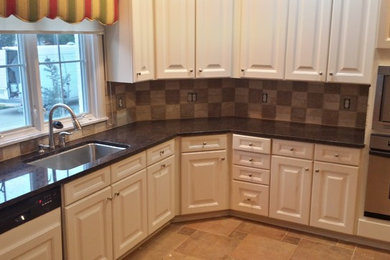 Example of a classic kitchen design in Indianapolis