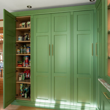 BESPOKE FITTED WALK-IN PANTRY