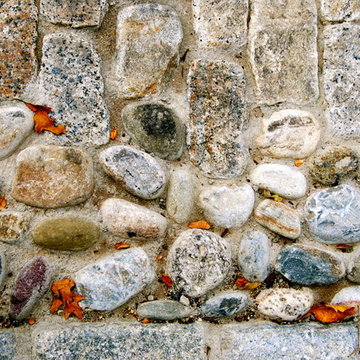 Cobblestone Driveway & Natural Outdoor Living Space