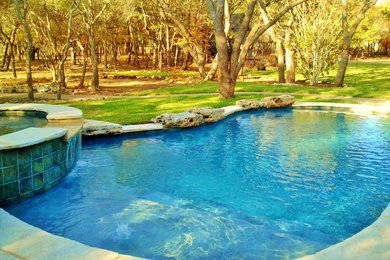 Inspiration for a traditional pool in Austin.