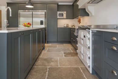 Transitional kitchen photo in Vancouver