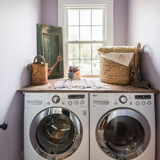 リッチモンドの小さいカントリー風おしゃれな洗濯室 (木材カウンター、紫の壁、左右配置の洗濯機・乾燥機) の写真