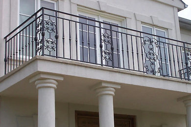 Example of a classic balcony design in San Diego with no cover