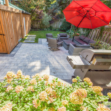 Beautiful Tall Wooden Fence Backyard - Greater Toronto Area