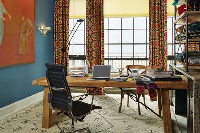 This is an example of a traditional home office in Chicago.