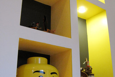 Trendy basement photo in Montreal