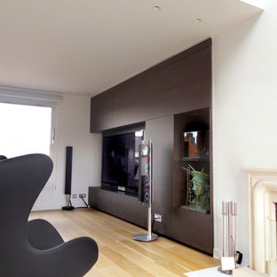 Trendy home theater photo in Lille