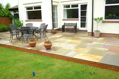 Photo of a traditional patio in Oxfordshire.