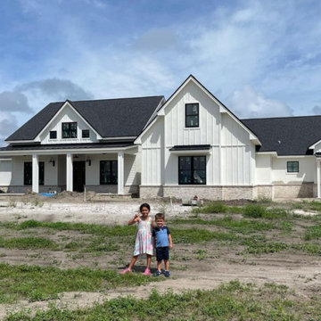 Modern Farmhouse / White Farmhouse