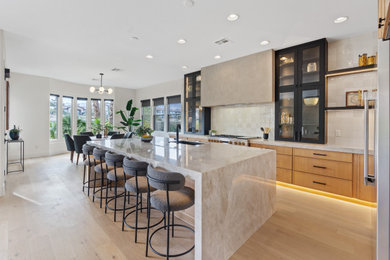 Inspiration for a transitional kitchen remodel in Las Vegas