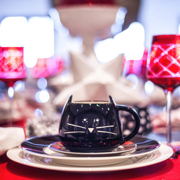 "Kitty Loves Christmas" Holiday Tablescape by Robb & Stucky