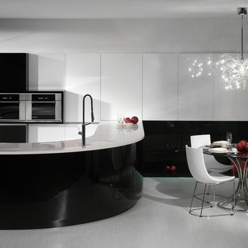 Showroom: Black and white ELITE kitchen