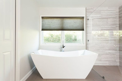 Example of a minimalist bathroom design in San Francisco