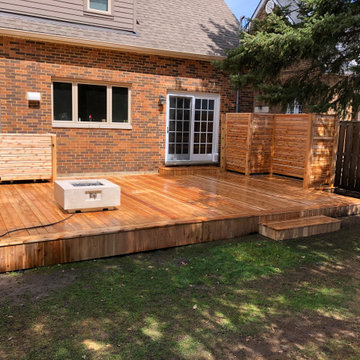 red cedar deck with horizontal privacy screens