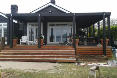Photo of a beach style home design in Hamilton.