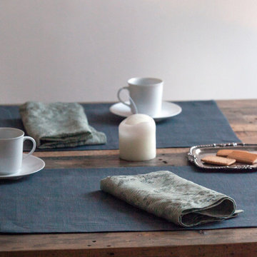 Huddleson - Artistic Contemporary Table Linens