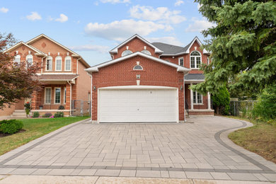 Inspiration for a modern home design remodel in Toronto