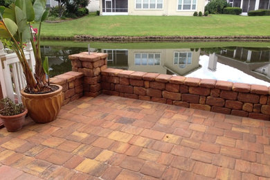 Elegant patio photo in Jacksonville