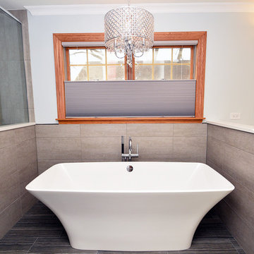 Spacious Park Ridge Bathroom