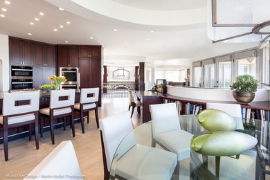 Example of a classic kitchen design in San Francisco