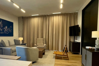 Example of an urban living room design in Los Angeles