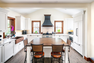 Example of a classic kitchen design in New York