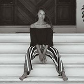 Lara Eva's photo