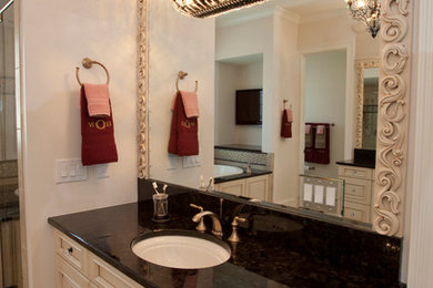 Elegant bathroom photo in Cincinnati