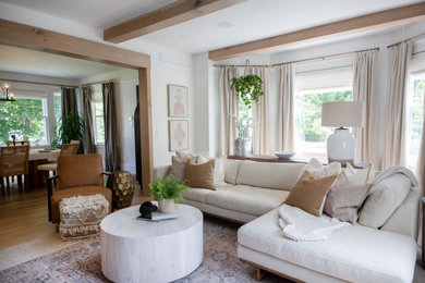 Trendy living room photo in Cleveland