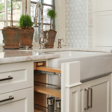 Simply Beautiful: Hinsdale Transitional
