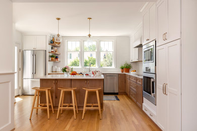 Kitchen - transitional kitchen idea in DC Metro