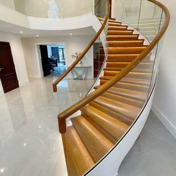 Grand Entrance Curved Staircase