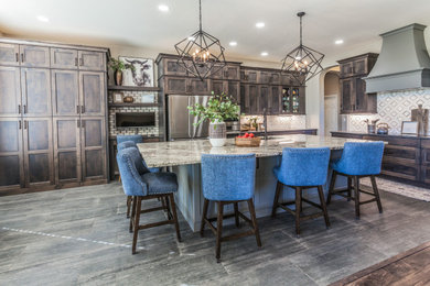 Kitchen - traditional kitchen idea in Denver