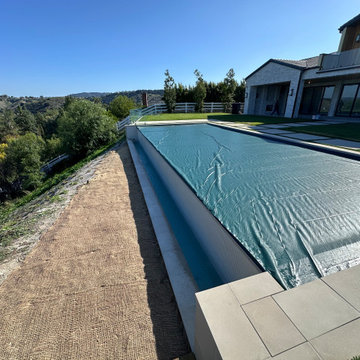 Jim Bredger Infinity edge pool and spa with atomatic cover