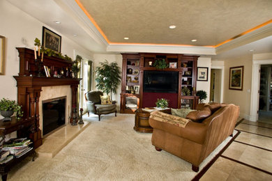 Example of a classic living room design in Orange County