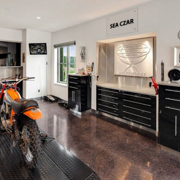 Garage / Showroom