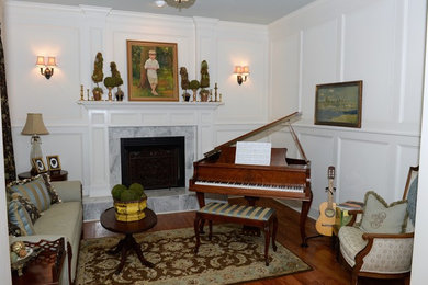 Example of a classic living room design in Charlotte
